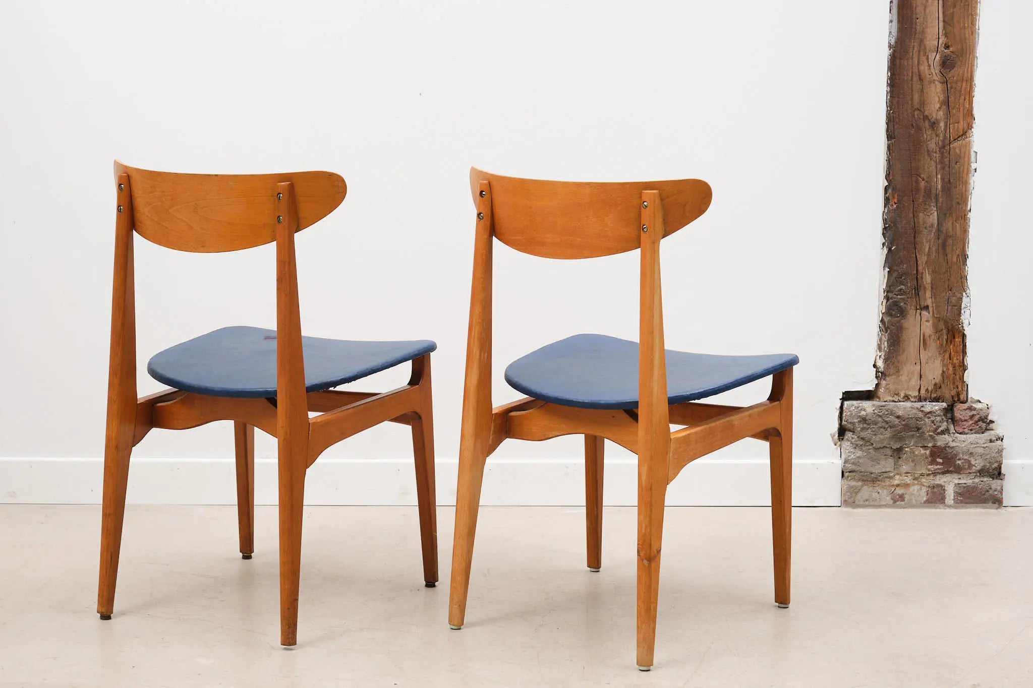 Chaise scandinave bois / bleu Cartel de Belleville