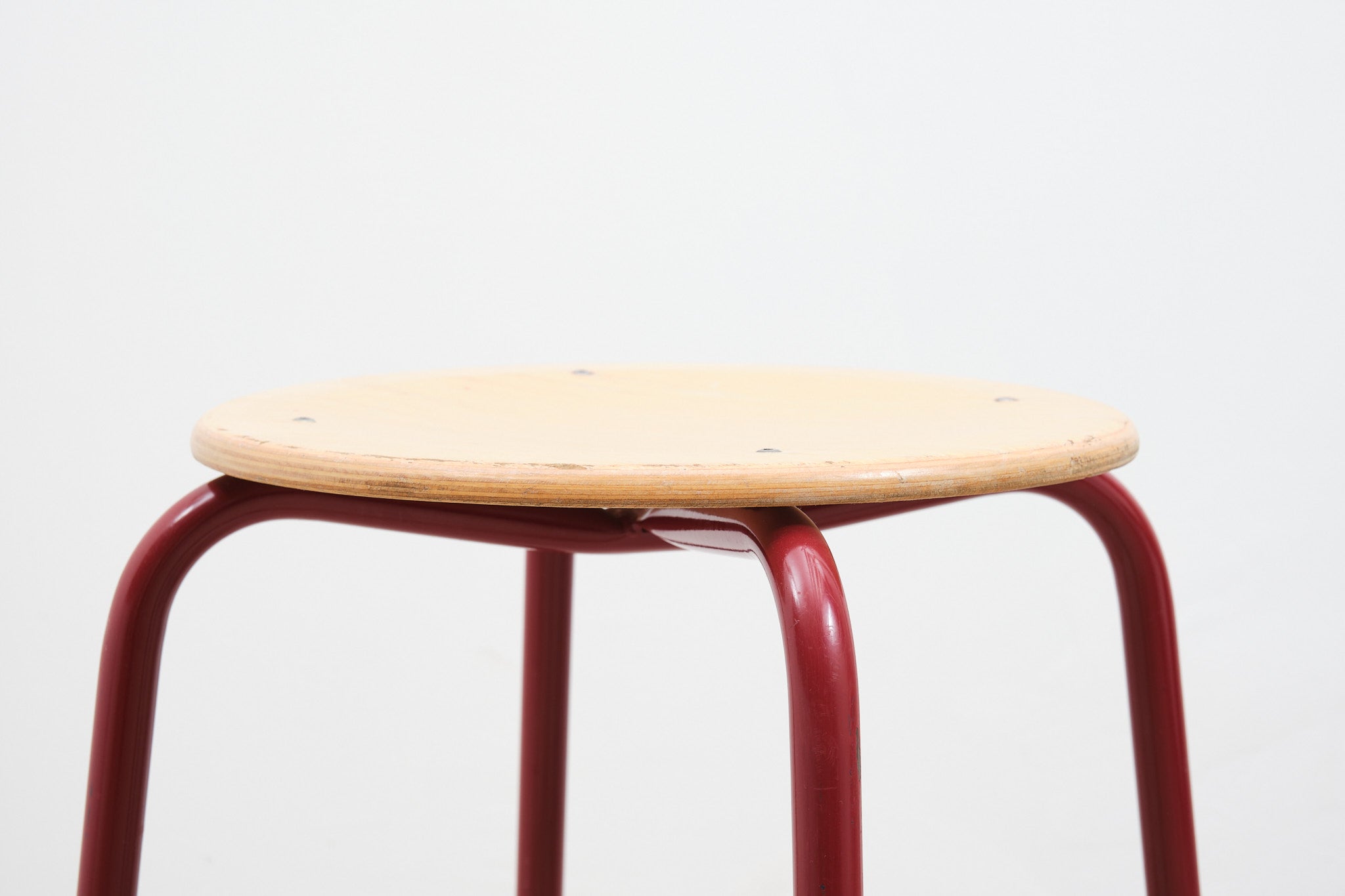 Tabouret bas avec repose-pieds