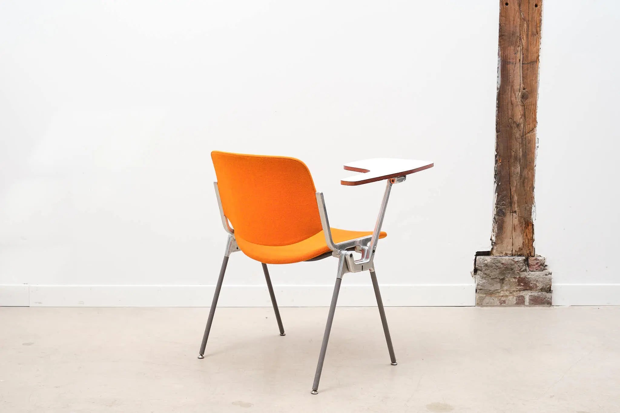 Chaise DSC 106 de G.Piretti pour Castelli colorée Cartel de Belleville