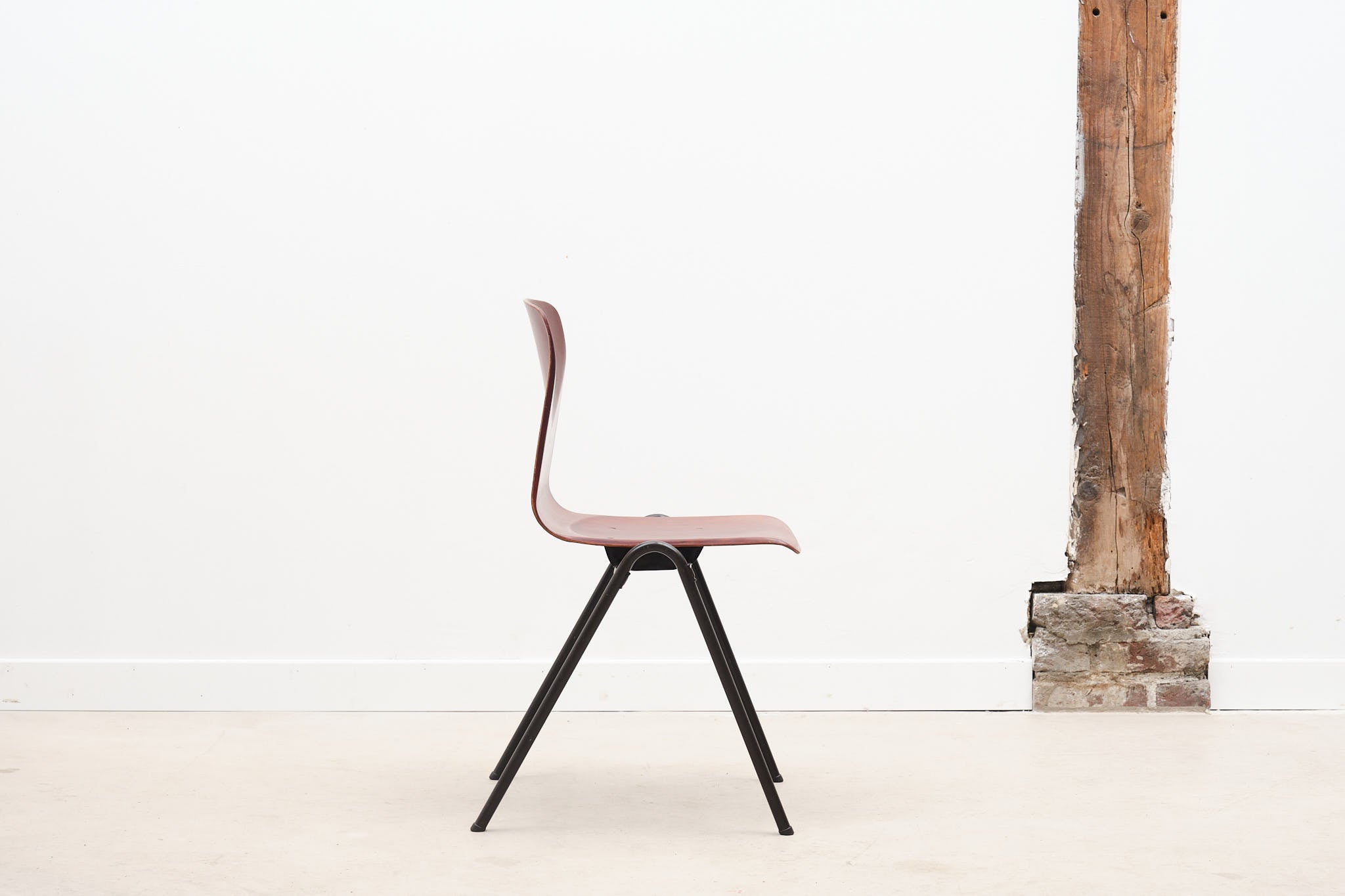 Chaise Galvanitas S25 acajou et marron