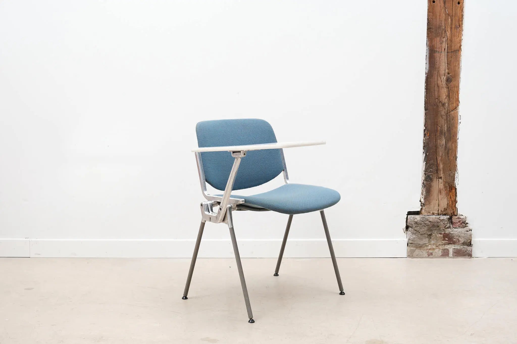 Chaise DSC 106 de G.Piretti pour Castelli colorée Cartel de Belleville