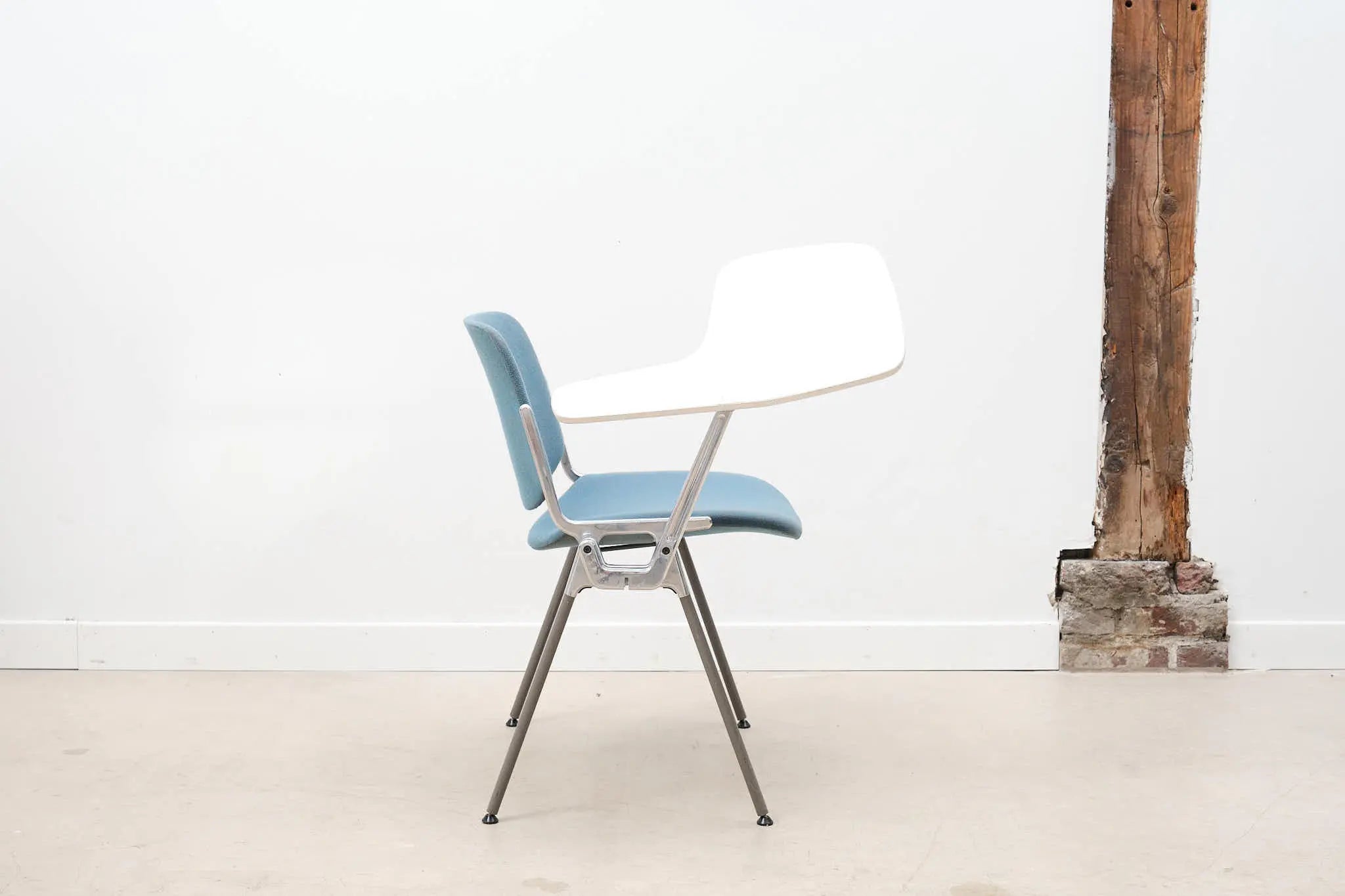 Chaise DSC 106 de G.Piretti pour Castelli colorée Cartel de Belleville