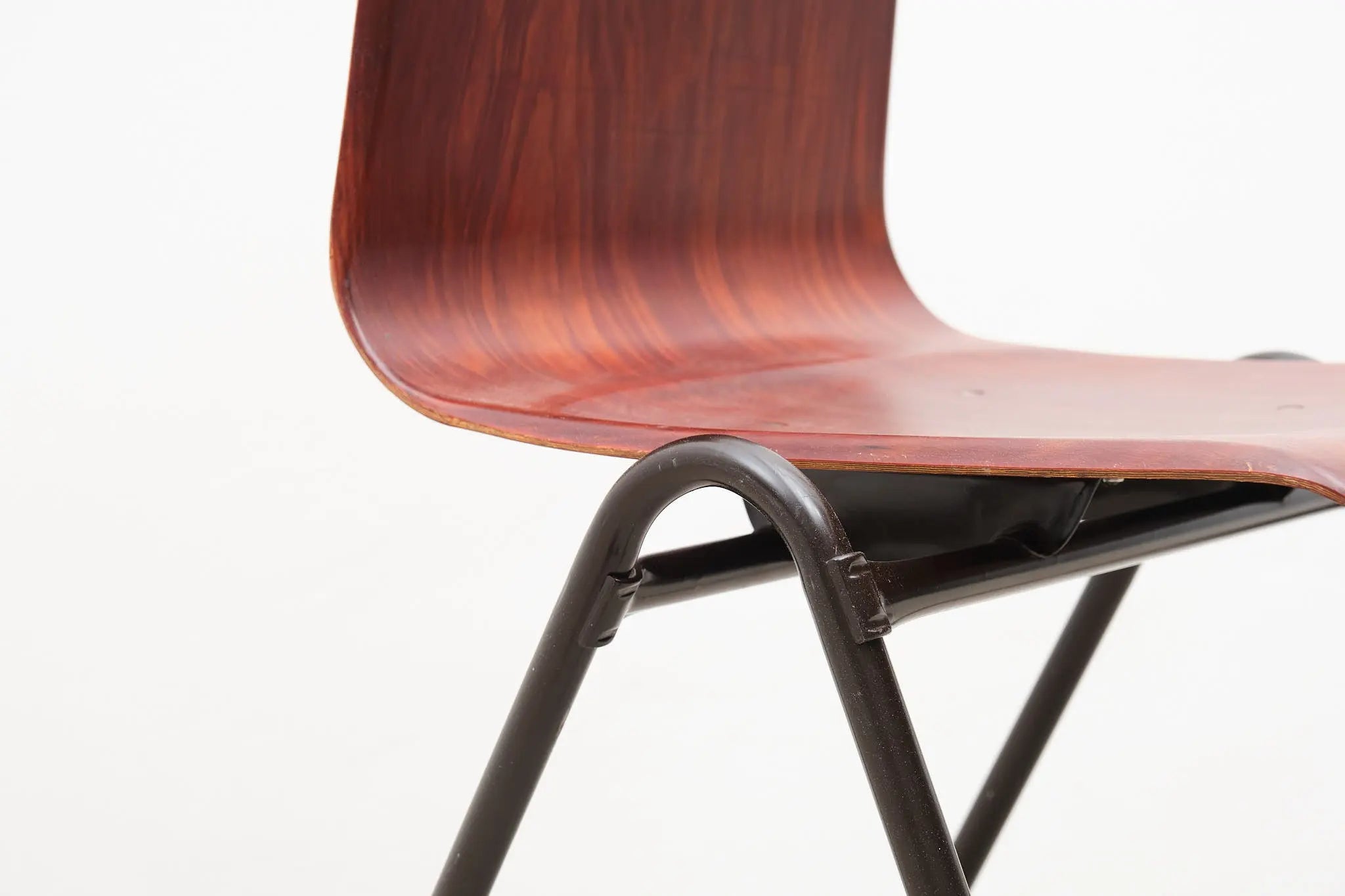 Chaise Galvanitas S25 acajou et marron Cartel de Belleville