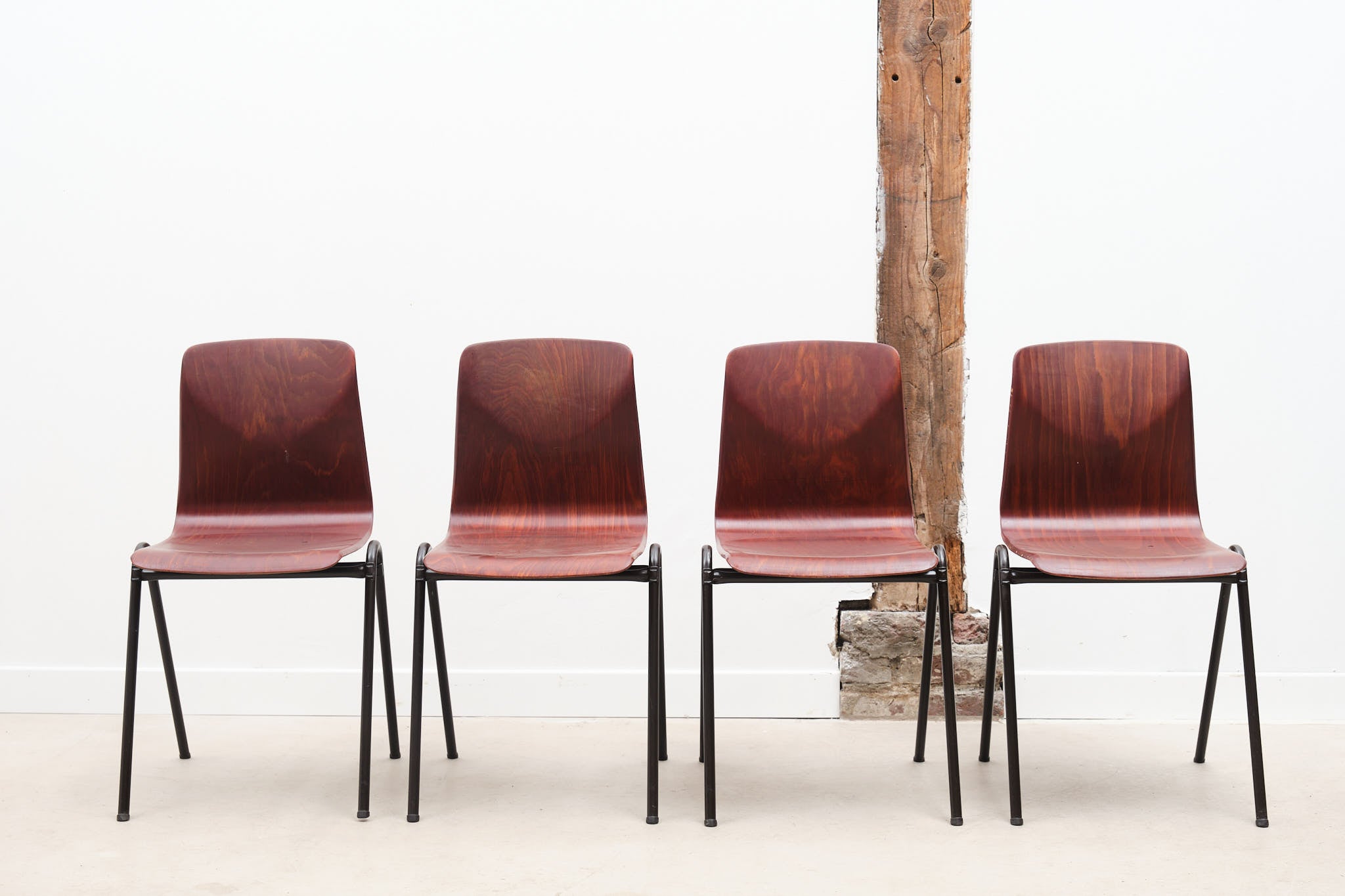 Chaise Galvanitas S25 acajou et marron