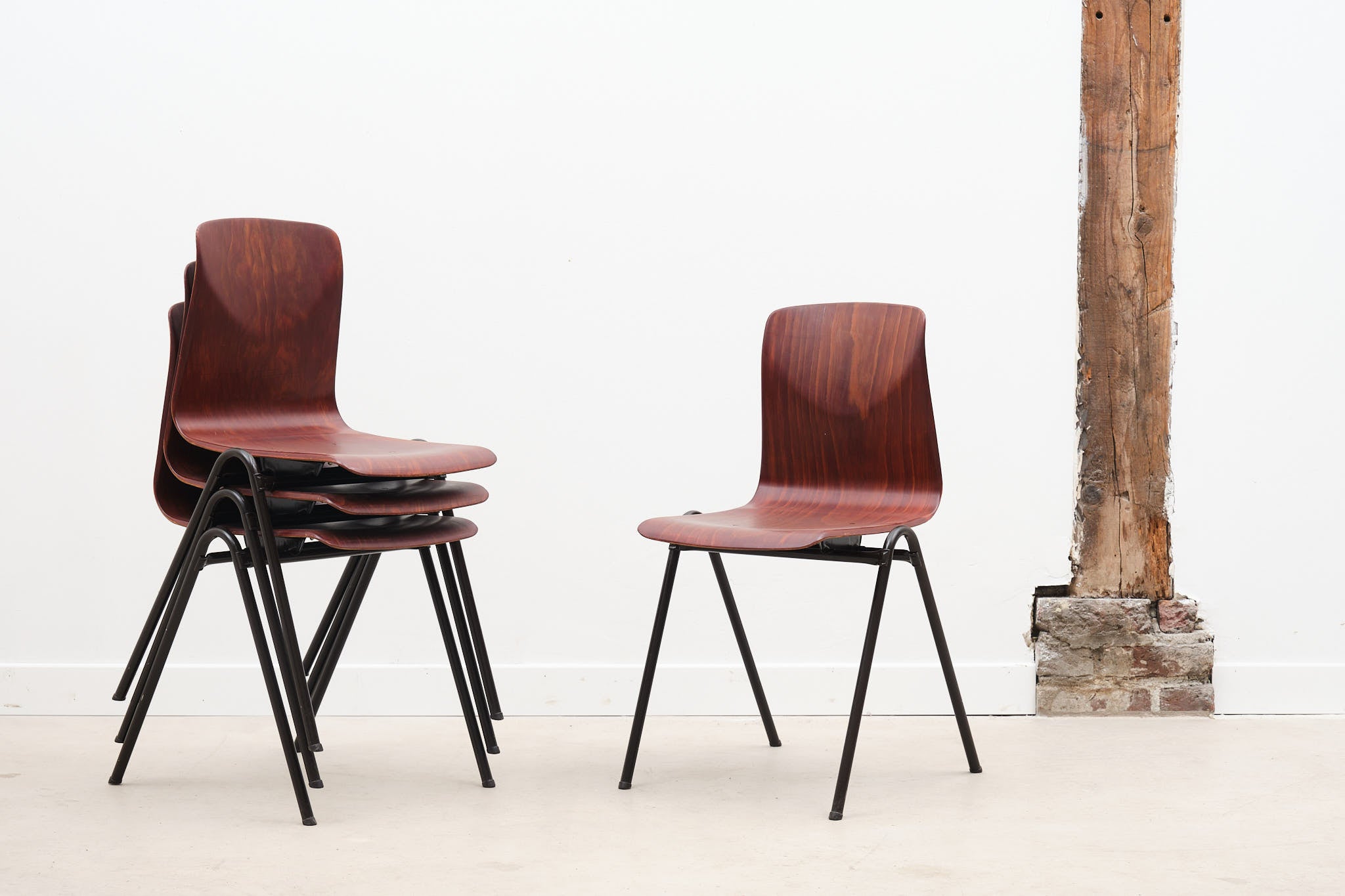 Chaise Galvanitas S25 acajou et marron