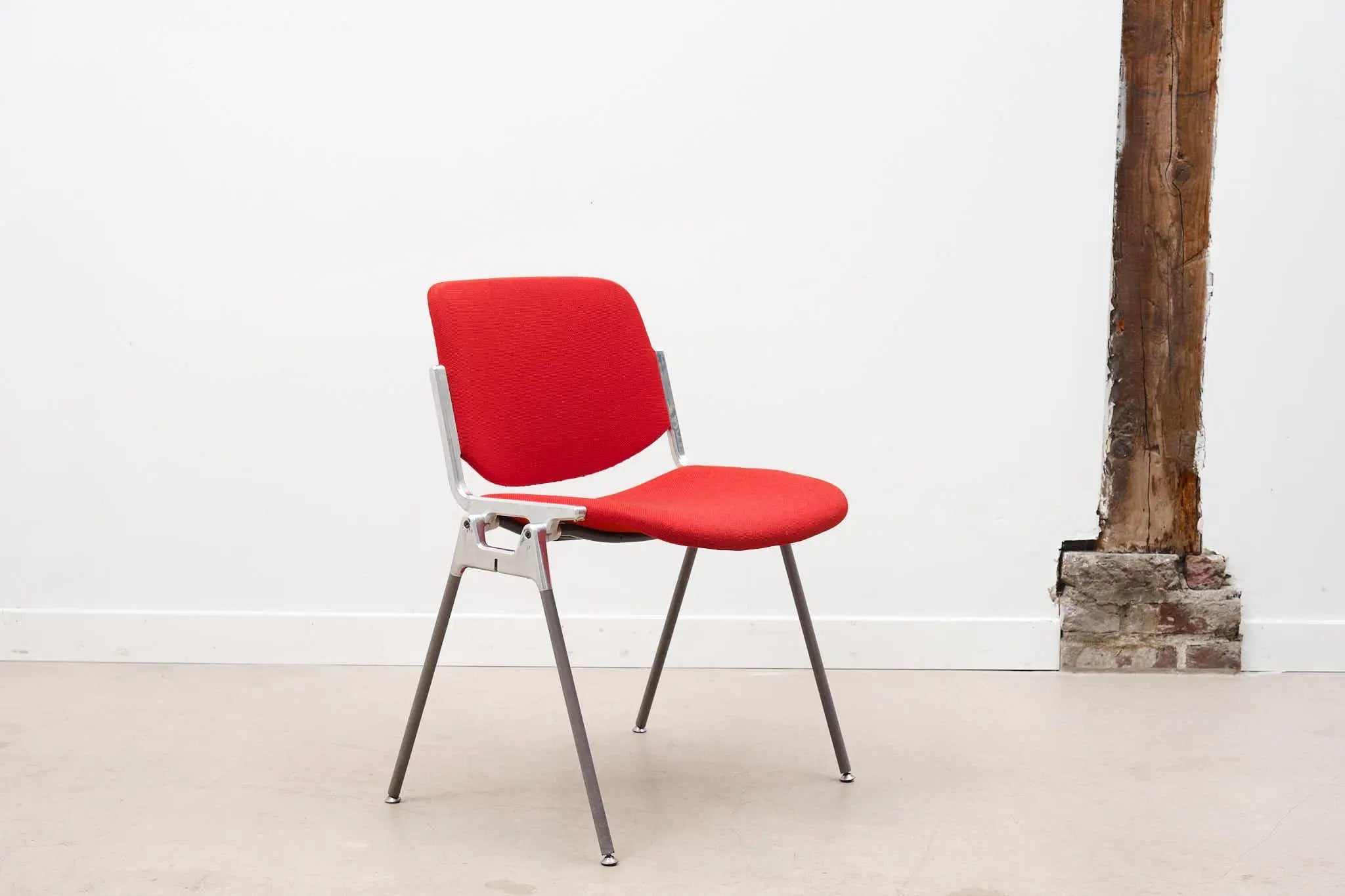 Chaise DSC 106 de G.Piretti pour Castelli colorée Cartel de Belleville