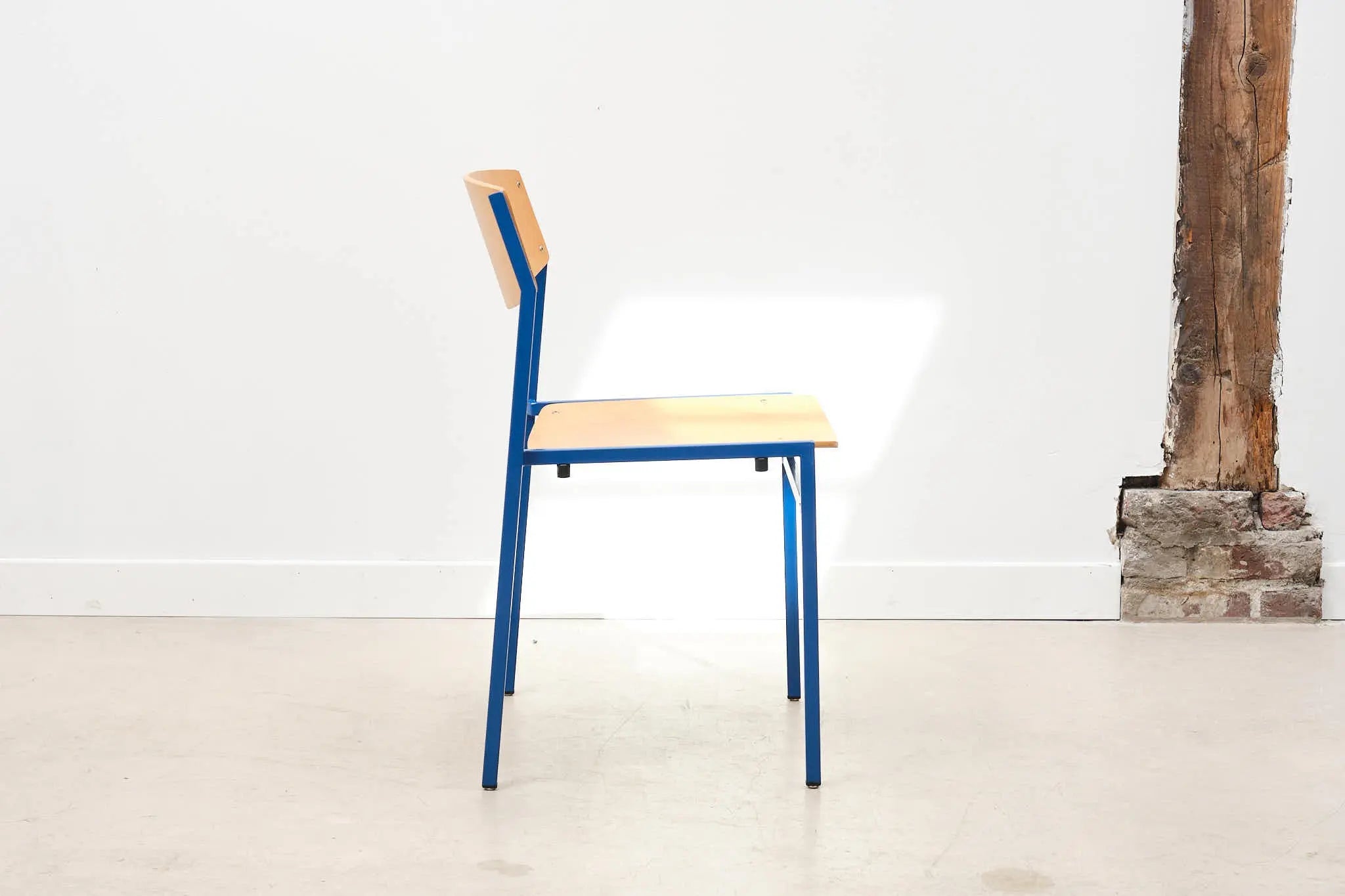 Chaise style Gijs van der Sluis hêtre et bleu Cartel de Belleville