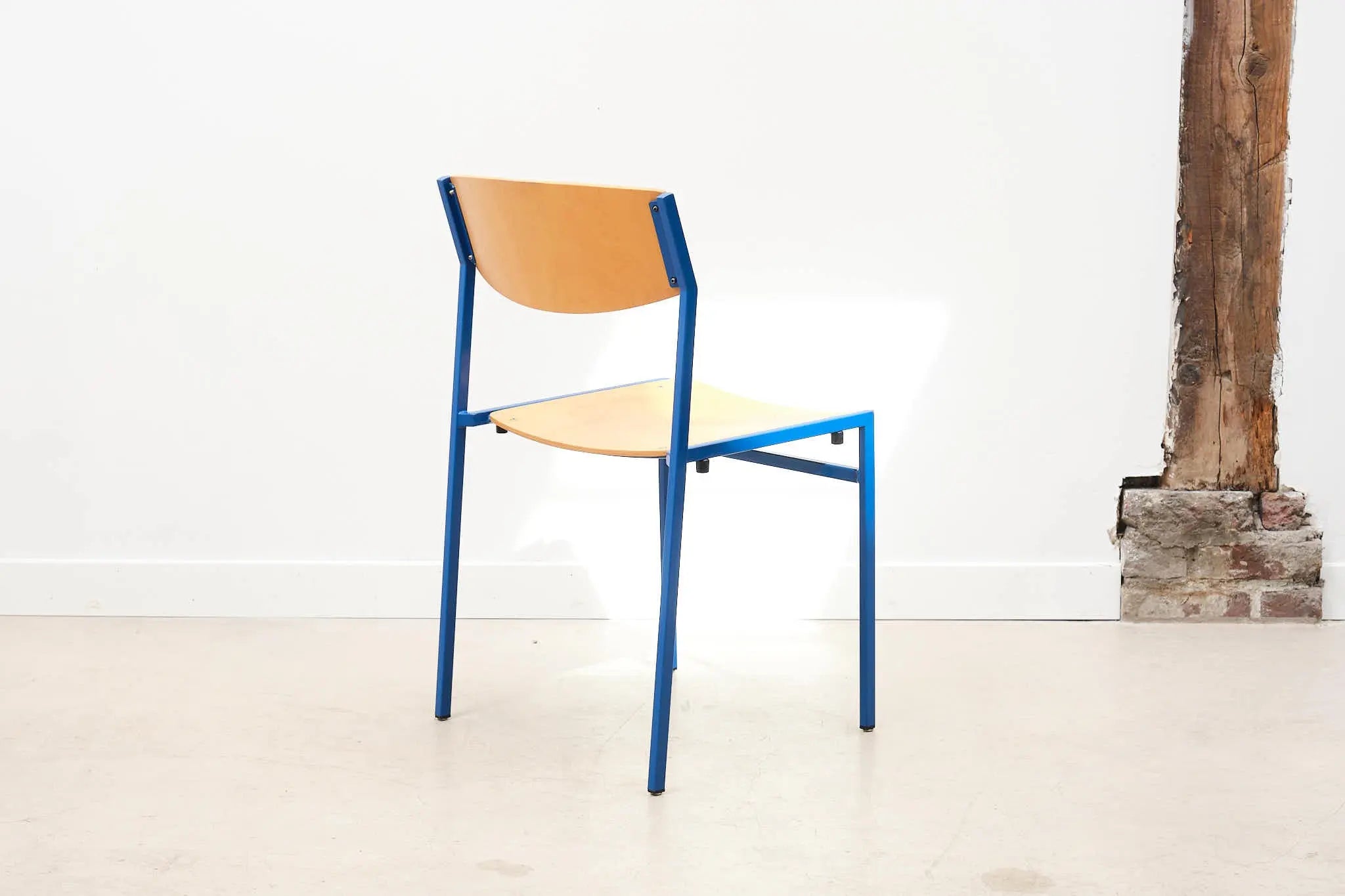 Chaise style Gijs van der Sluis hêtre et bleu Cartel de Belleville