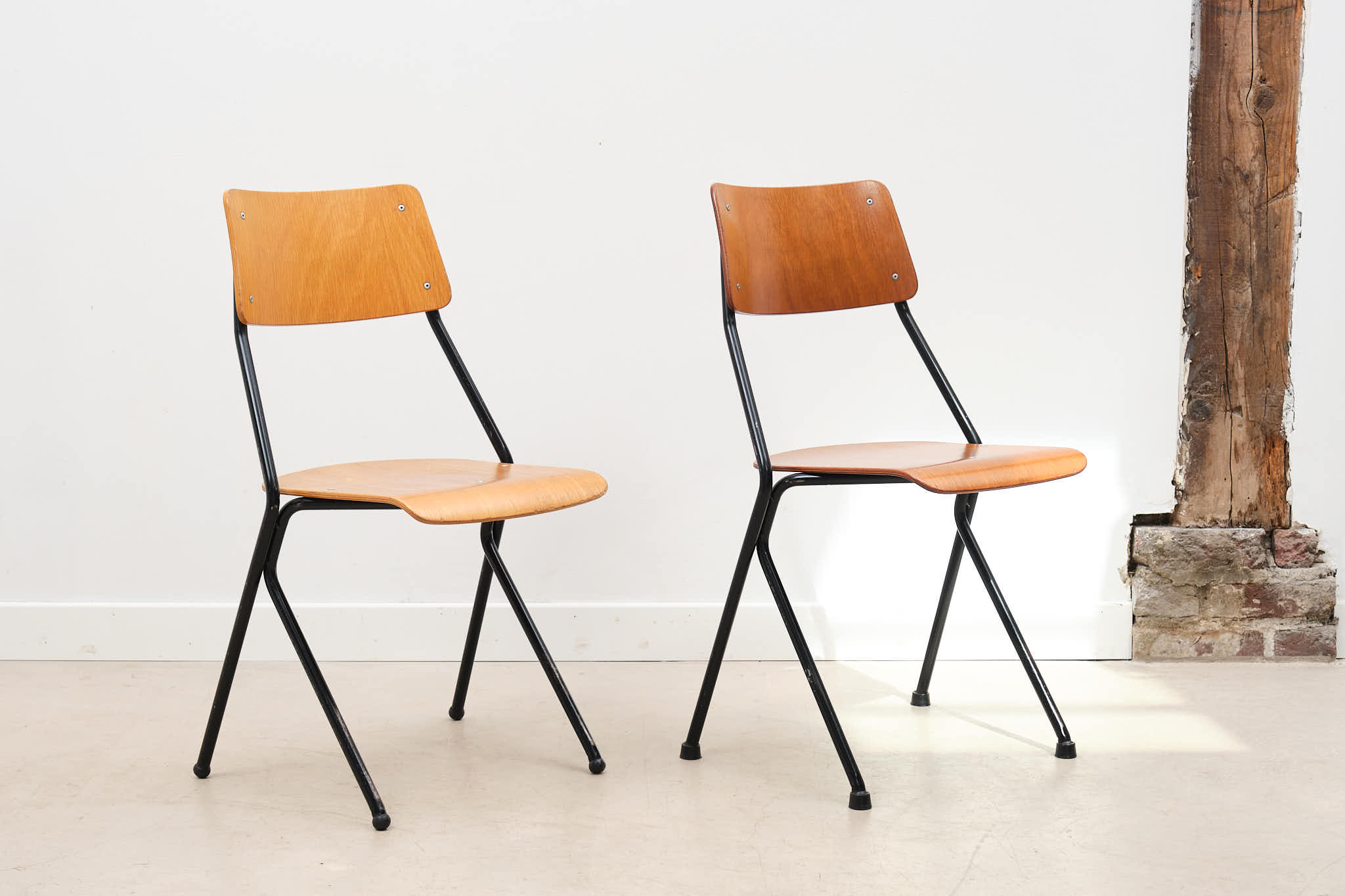 Chaise Contour de Ahrend Cirkel Cartel de Belleville