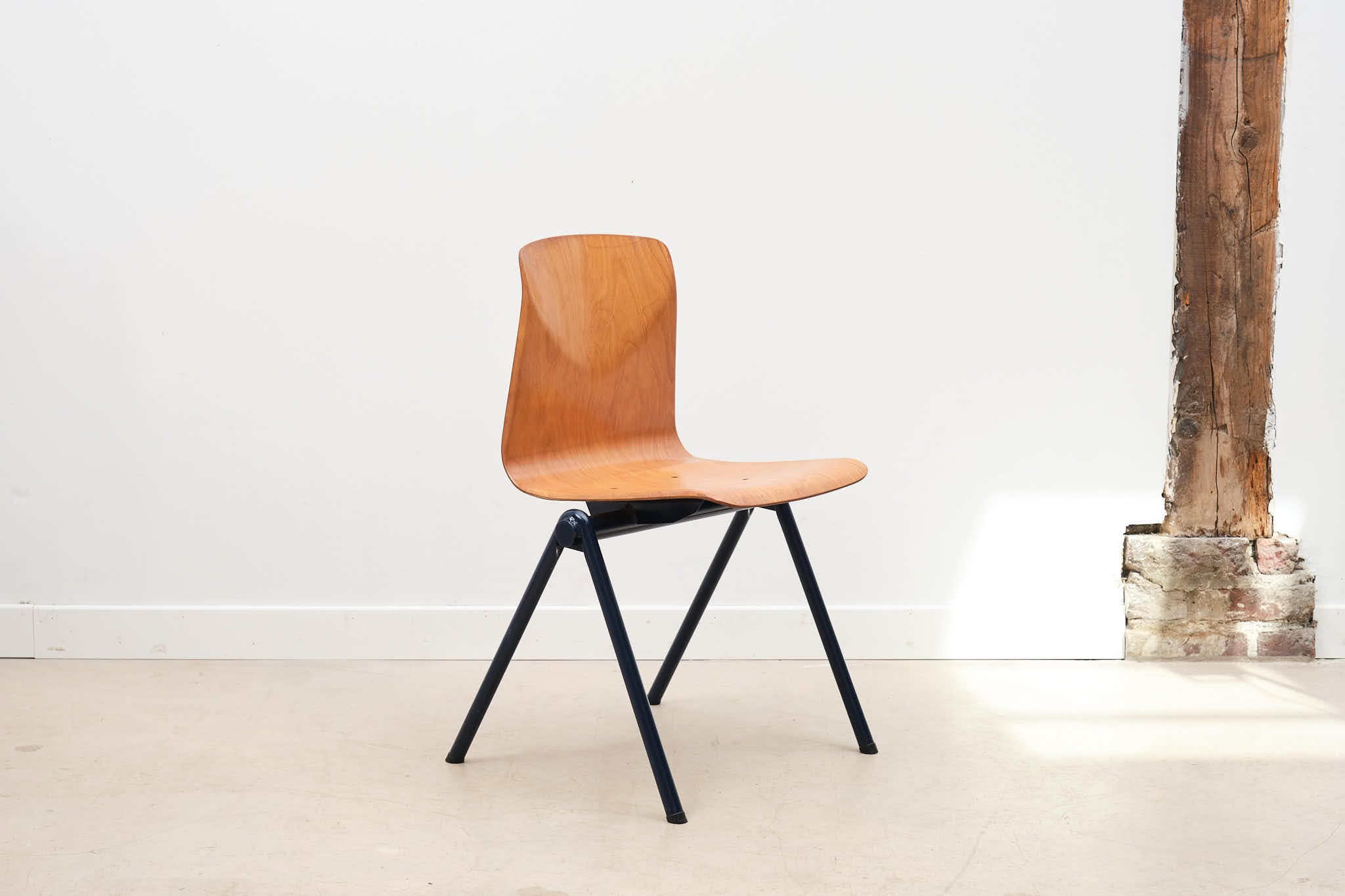 Chaise vintage Galvanitas S30 chêne et bleu