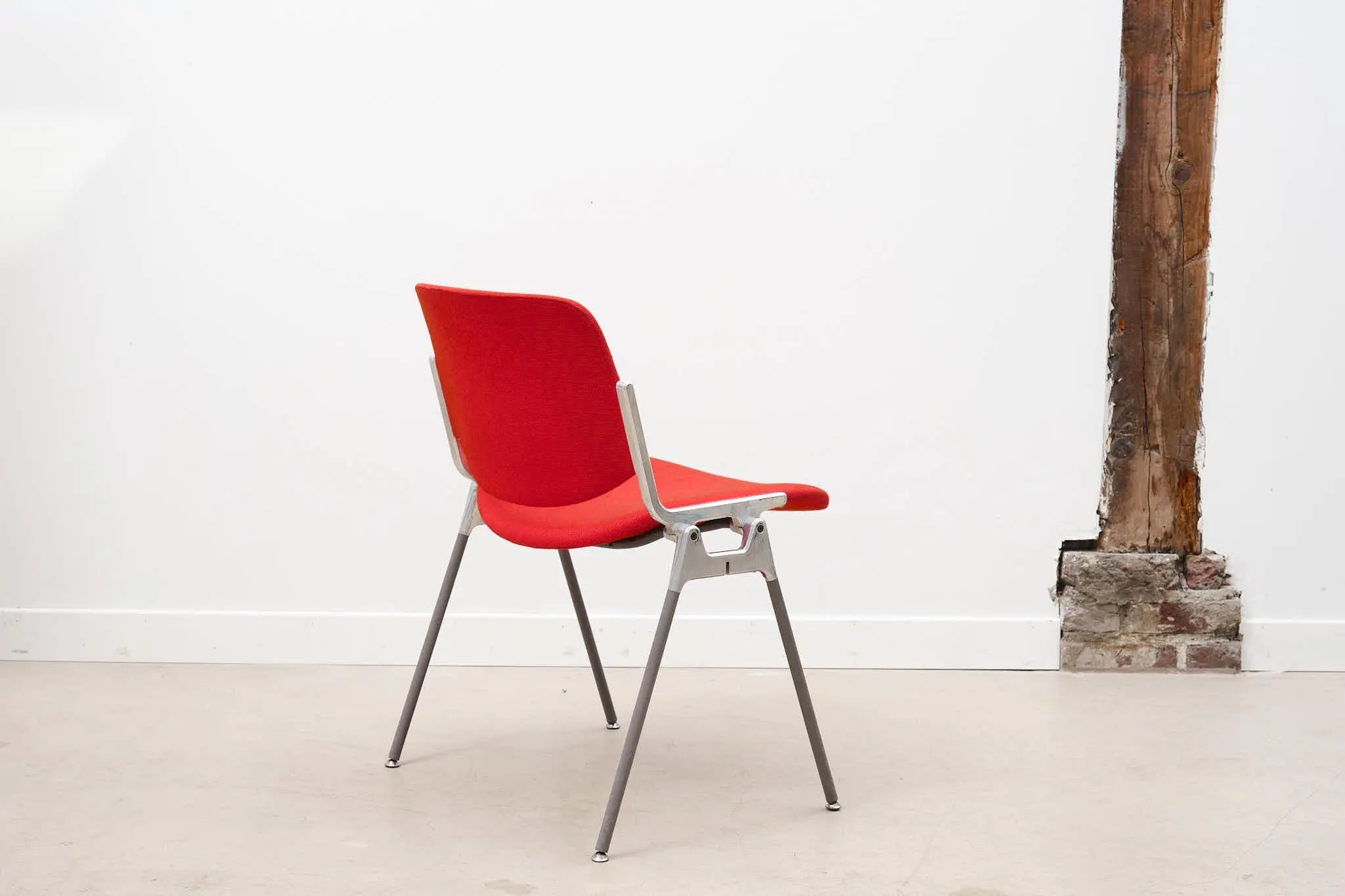 Chaise DSC 106 de G.Piretti pour Castelli colorée Cartel de Belleville