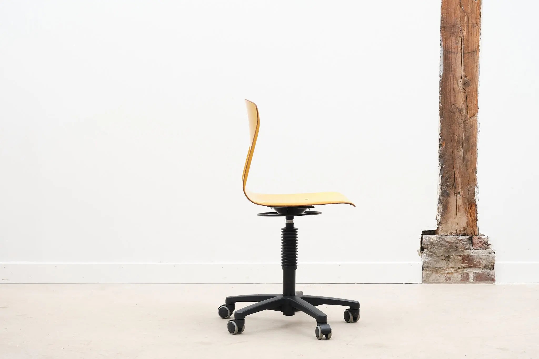 Chaise de bureau à roulettes Cartel de Belleville