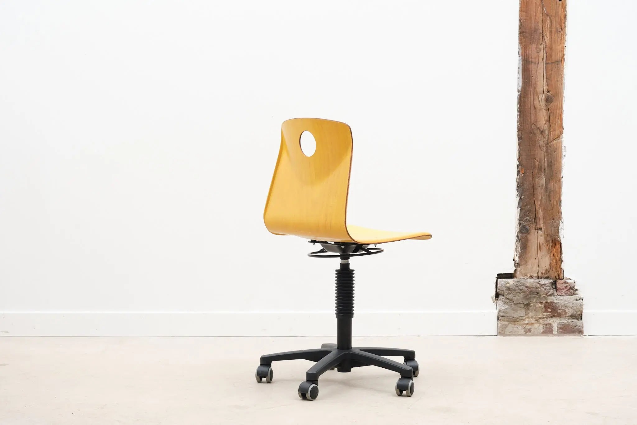 Chaise de bureau à roulettes Cartel de Belleville