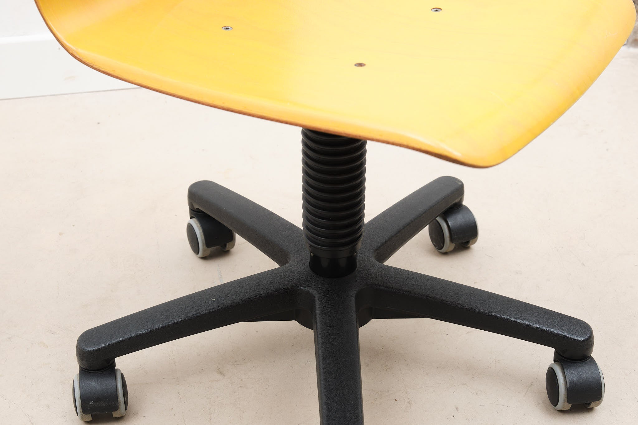 Chaise de bureau à roulettes