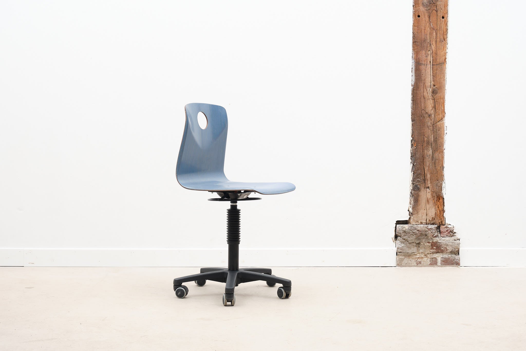 Chaise de bureau à roulettes