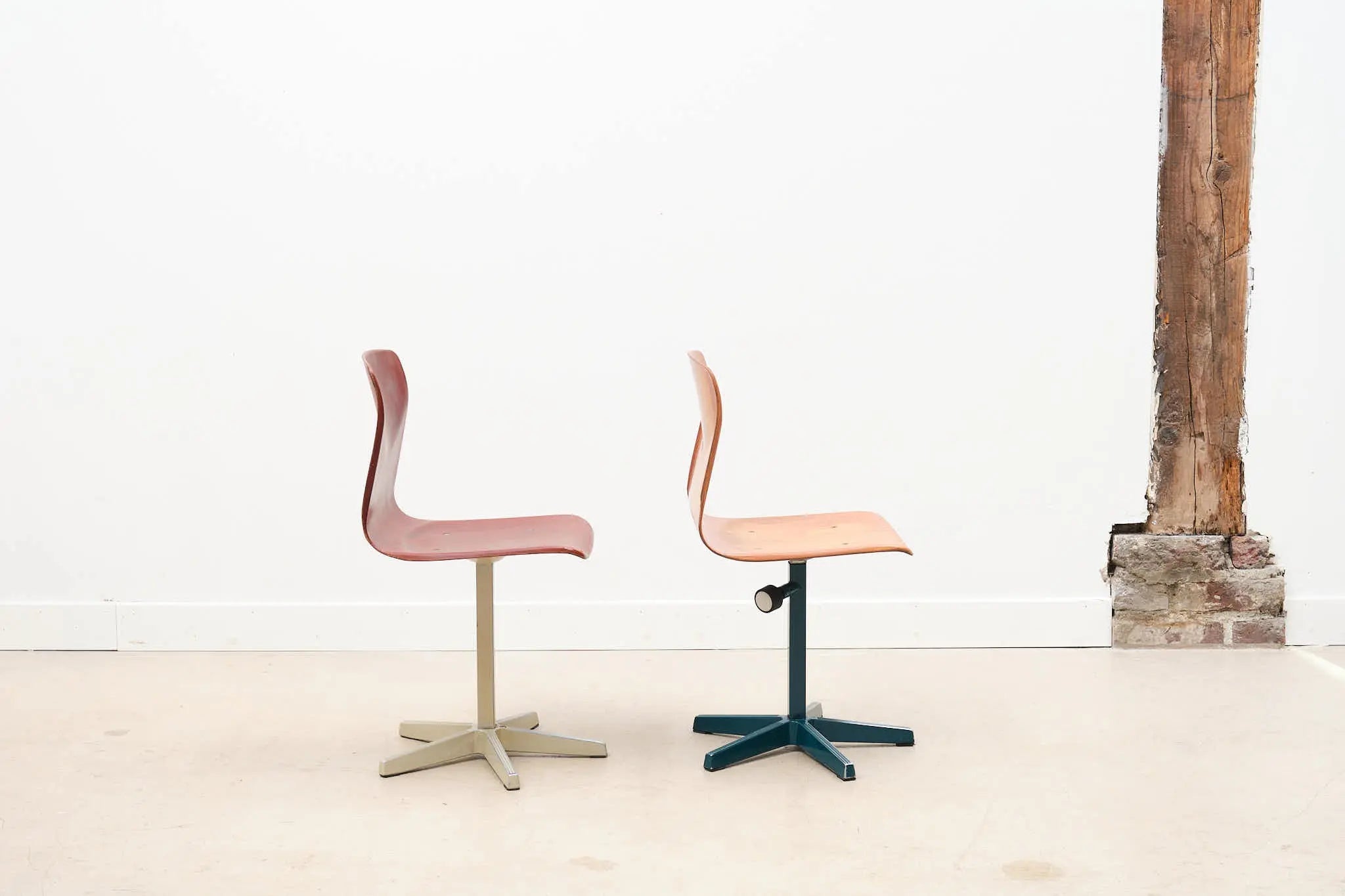 Chaise pour enfant Galvanitas atelier kids Cartel de Belleville