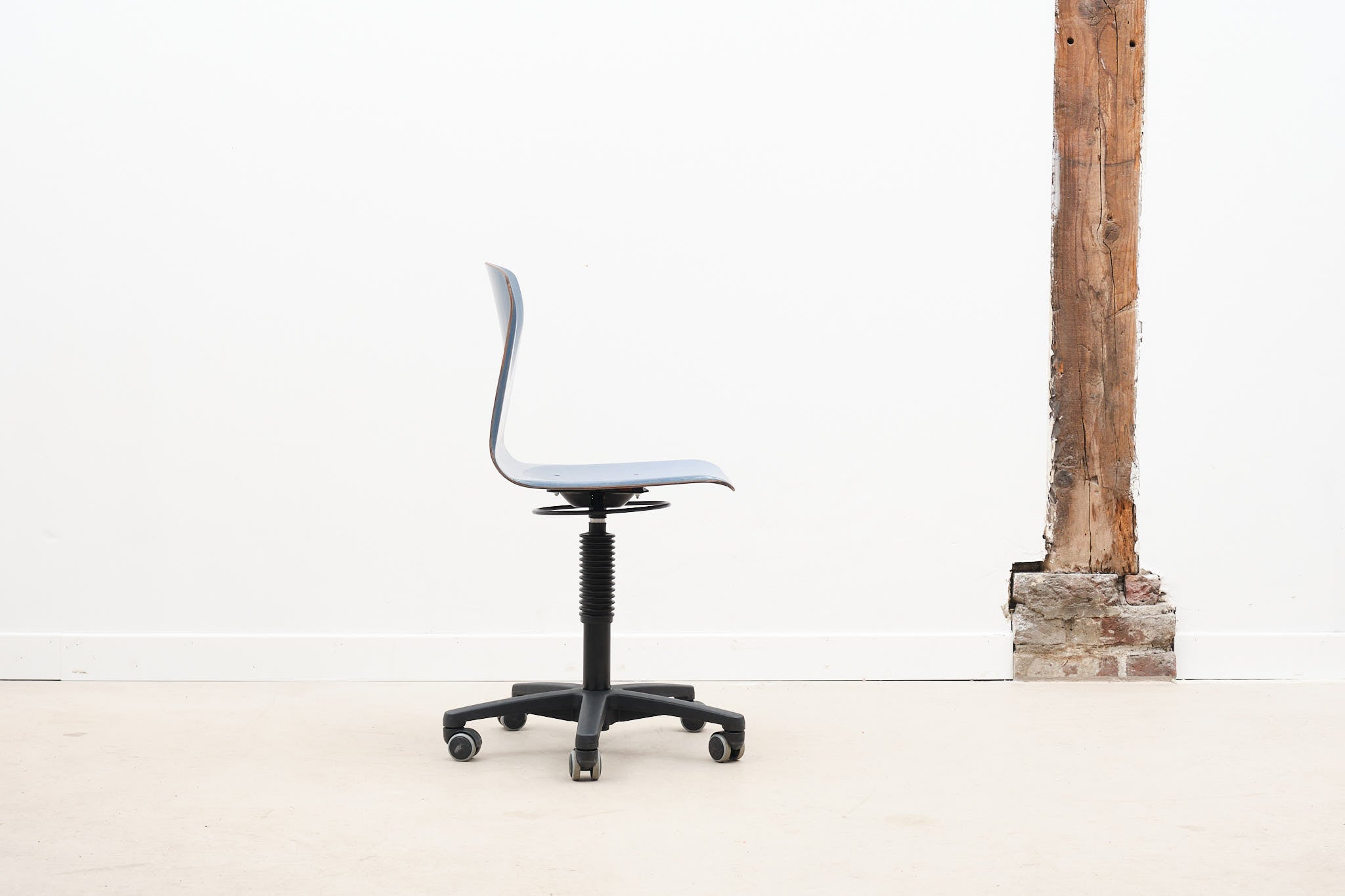 Chaise de bureau à roulettes