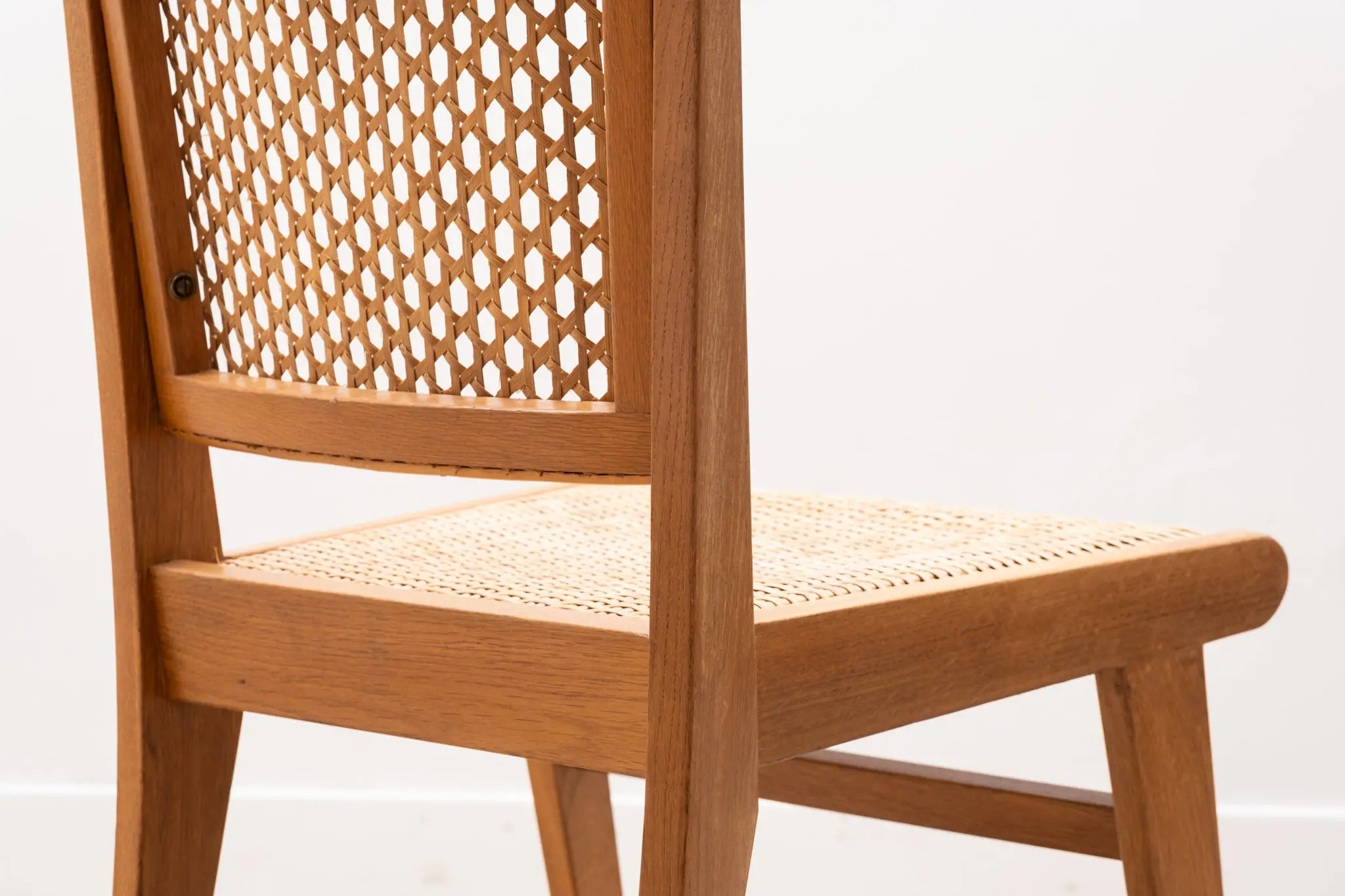Chaise cannée scandinave chêne Cartel de Belleville