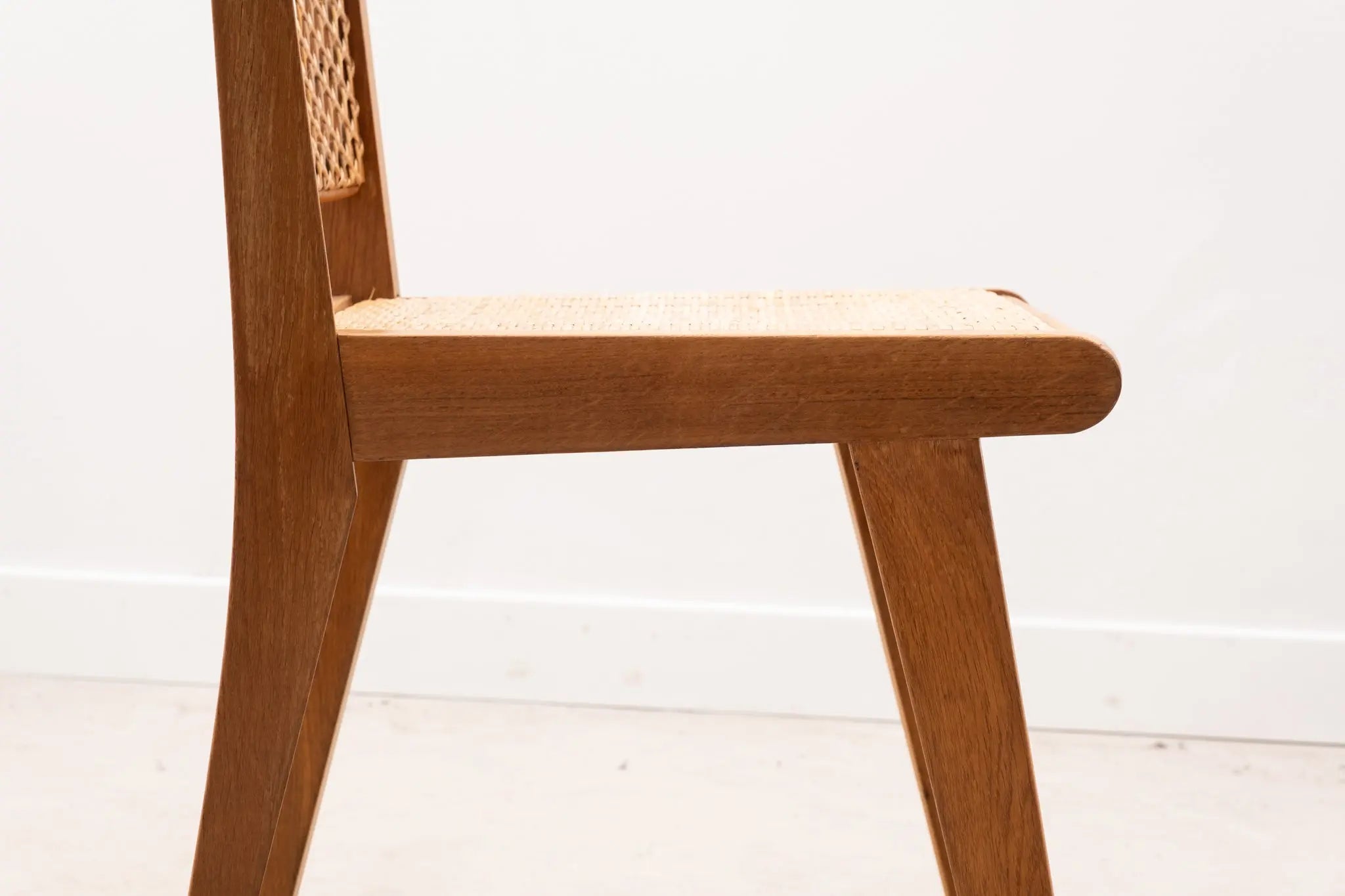 Chaise cannée scandinave chêne Cartel de Belleville