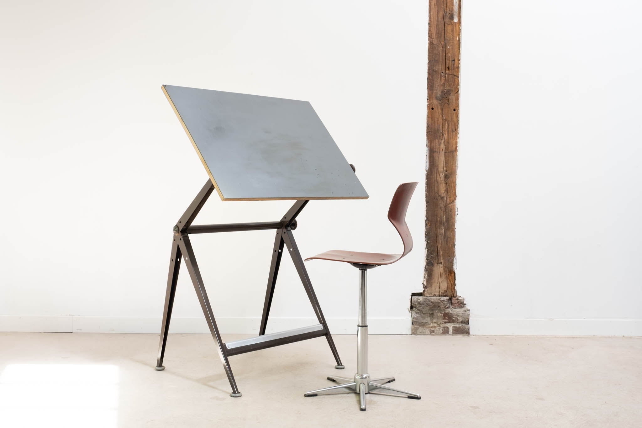 Table à dessin Reply de Friso Kramer et Wim Rietveld