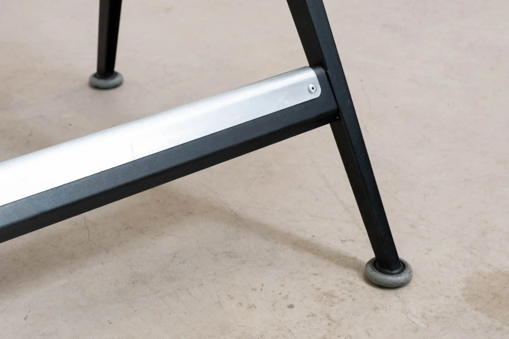 Table à dessin Reply de Friso Kramer et Wim Rietveld Cartel de Belleville