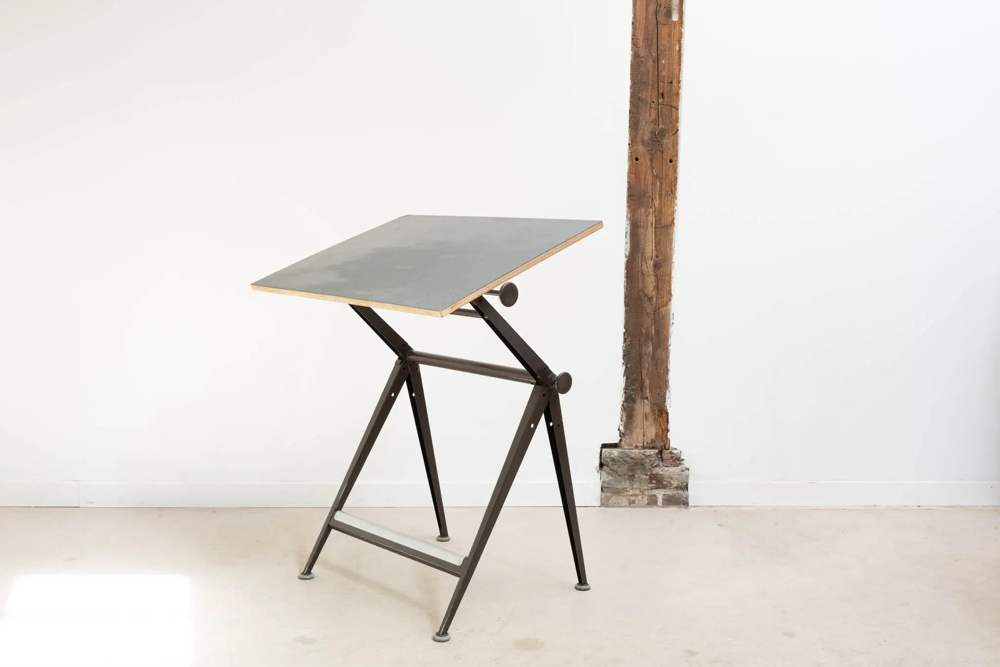 Table à dessin Reply de Friso Kramer et Wim Rietveld Cartel de Belleville