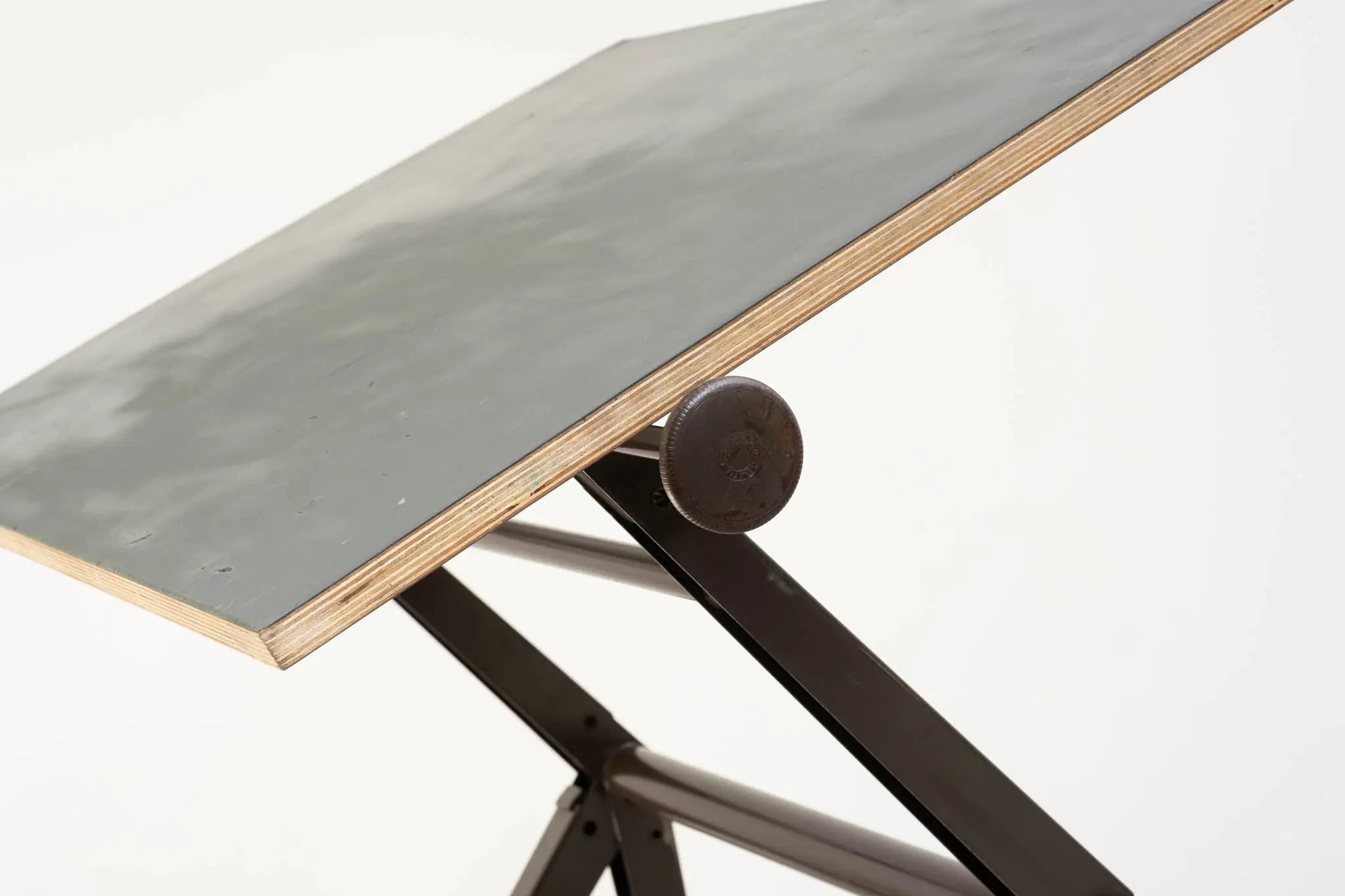 Table à dessin Reply de Friso Kramer et Wim Rietveld Cartel de Belleville