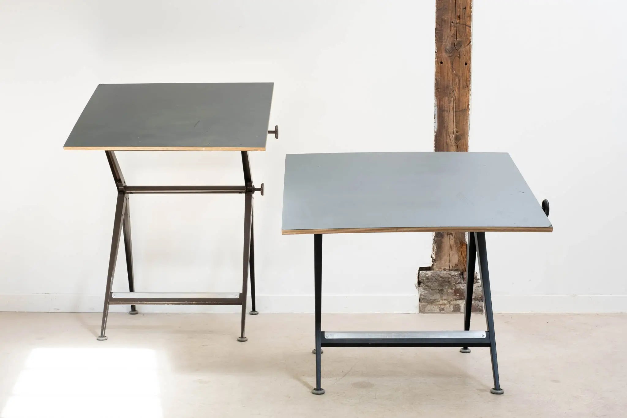 Table à dessin Reply de Friso Kramer et Wim Rietveld Cartel de Belleville
