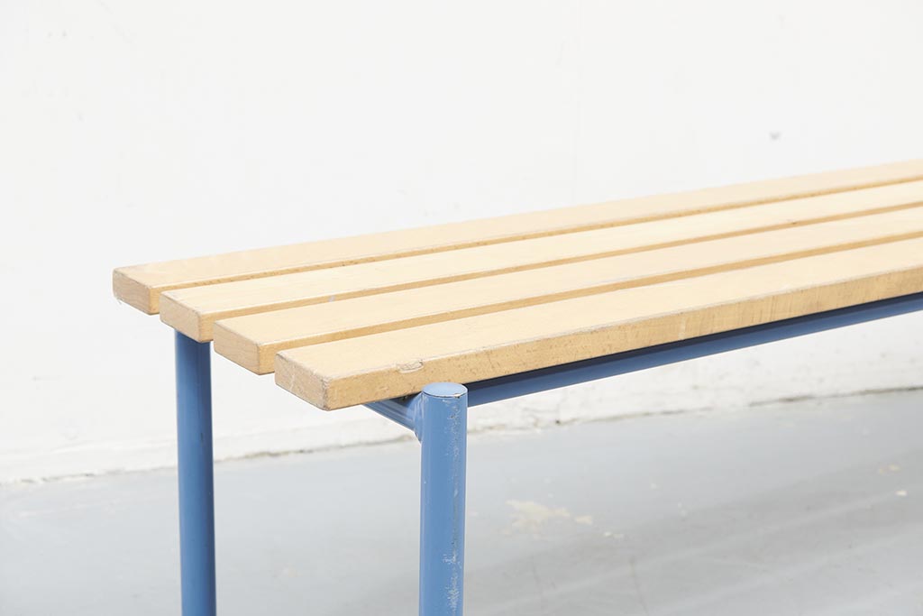 Banc d'école hêtre et bleu Cartel de Belleville