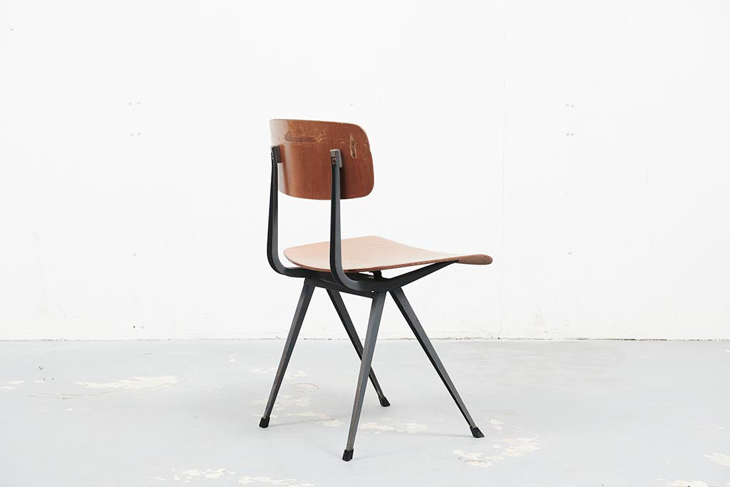Chaise vintage Friso Kramer Result chêne et gris Cartel de Belleville