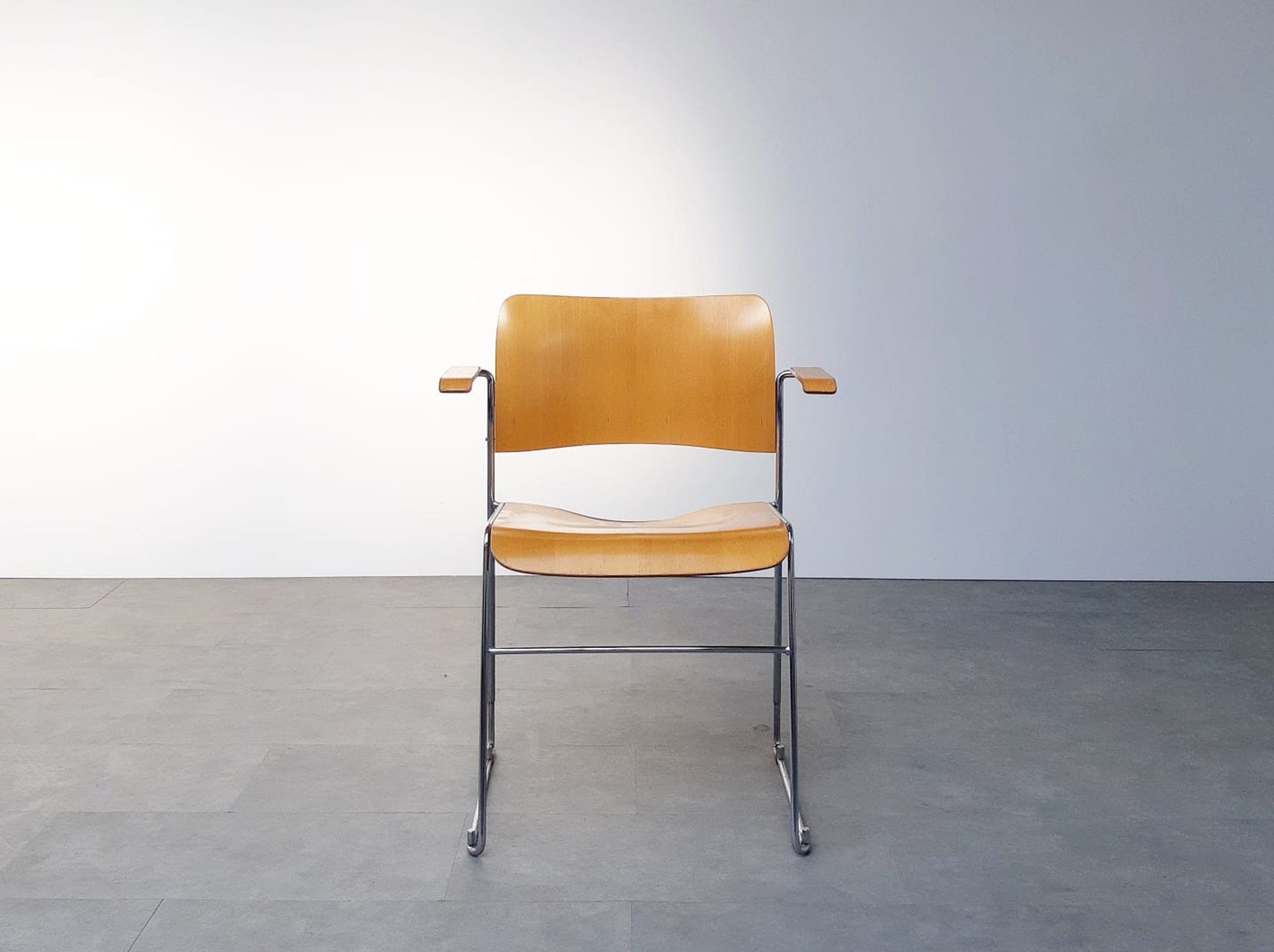 Chaises 4/40 de David Rowland, HOWE - Cartel de Belleville mobilier vintage paris