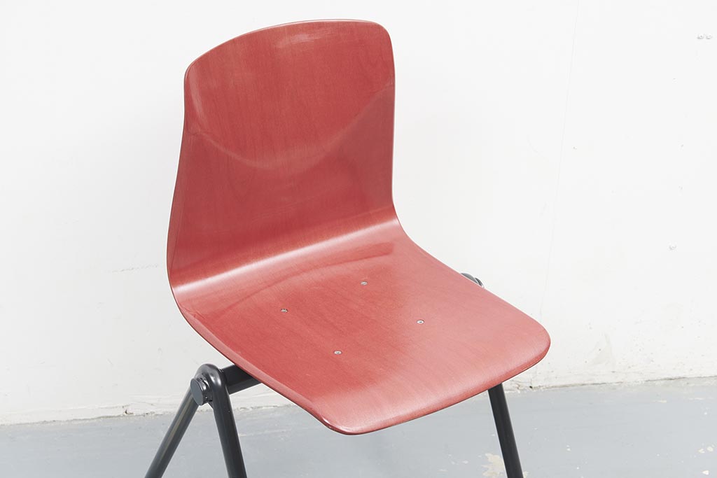 Chaise vintage Galvanitas S30 colorée et gris anthracite Cartel de Belleville