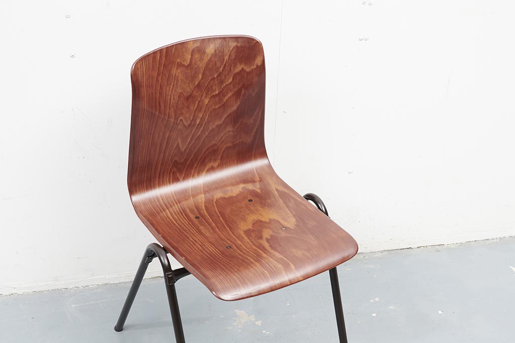 Chaise vintage Galvanitas S25 chêne et marron Cartel de Belleville