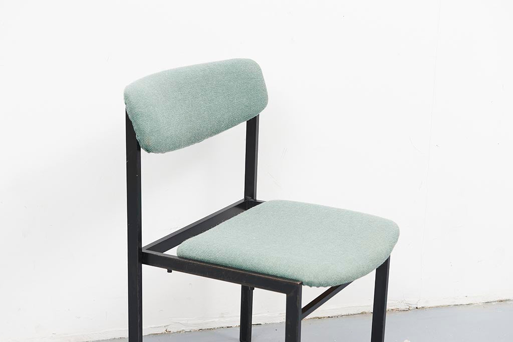 Chaises vintage style Martin Visser vert et noir Cartel de Belleville