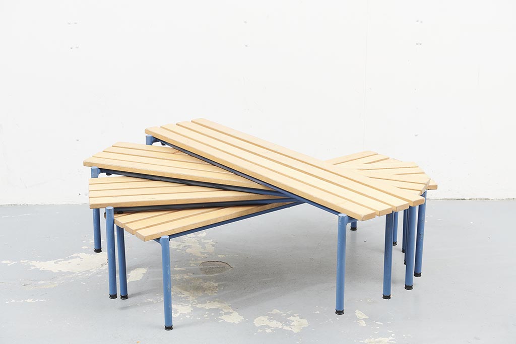 Banc d'école hêtre et bleu Cartel de Belleville