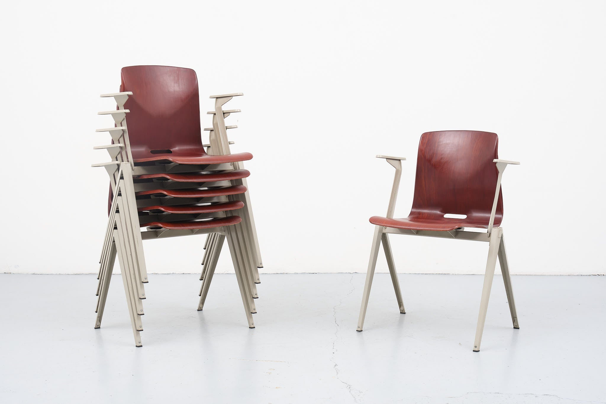 Chaise vinatge Galvanitas S22 accoudoirs acajou et beige