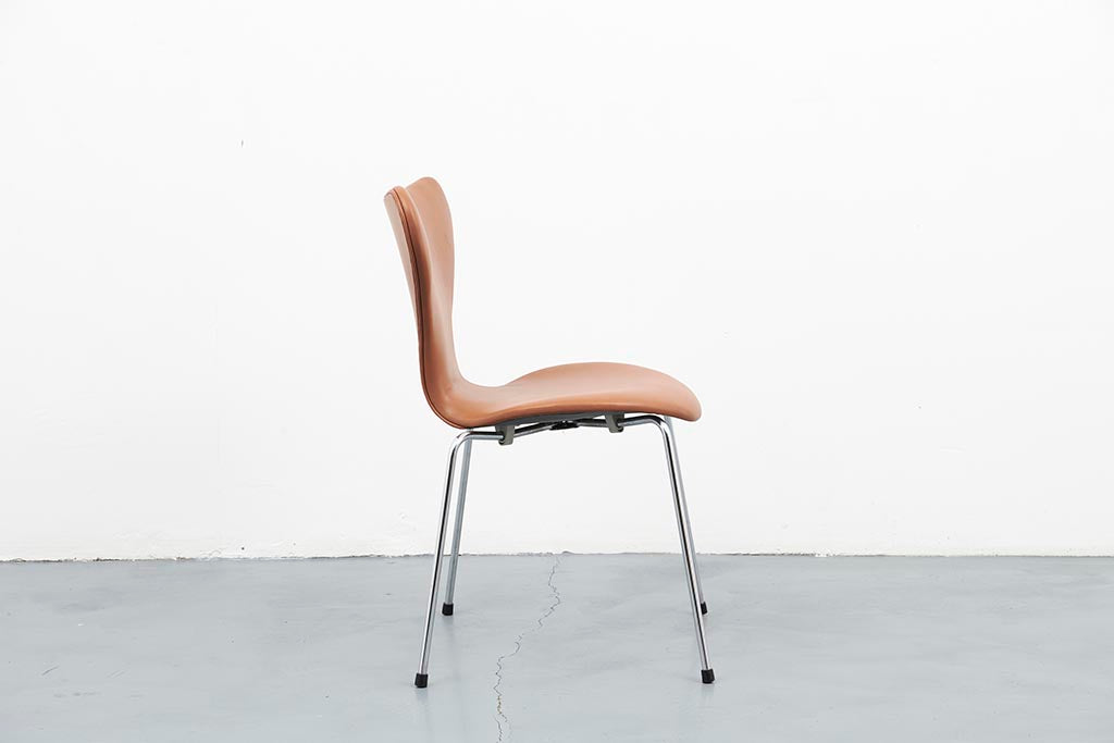Chaise vintage Eromes Fourmi cuir et chrome Cartel de Belleville