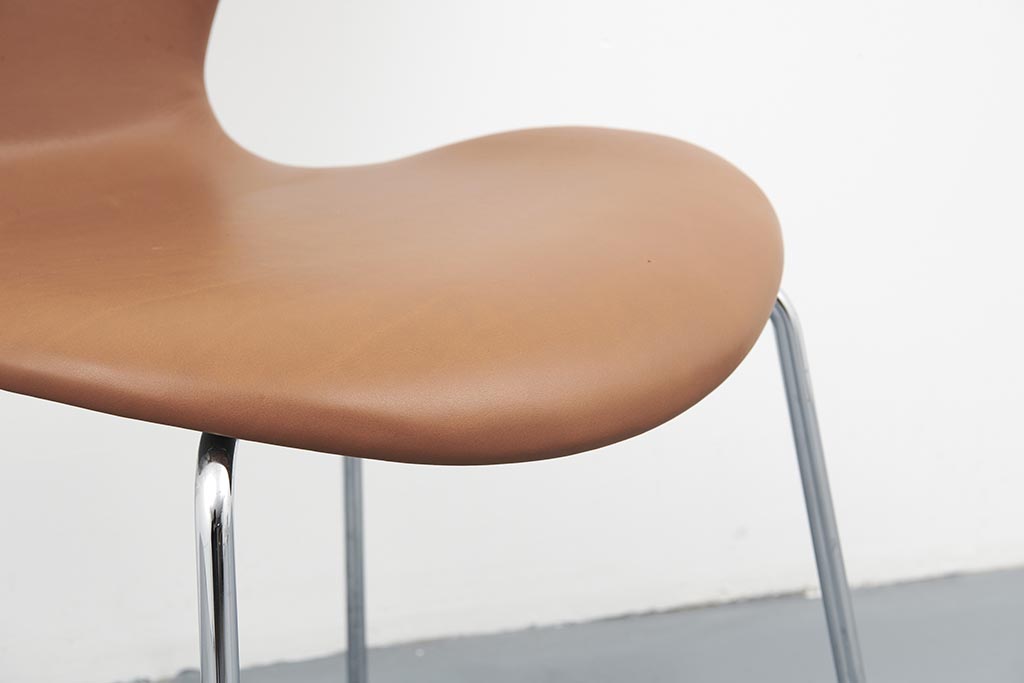 Chaise vintage Eromes Fourmi cuir et chrome Cartel de Belleville