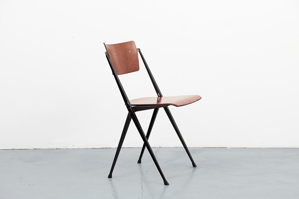 Chaise Pyramide de Wim Rietveld Cartel de Belleville