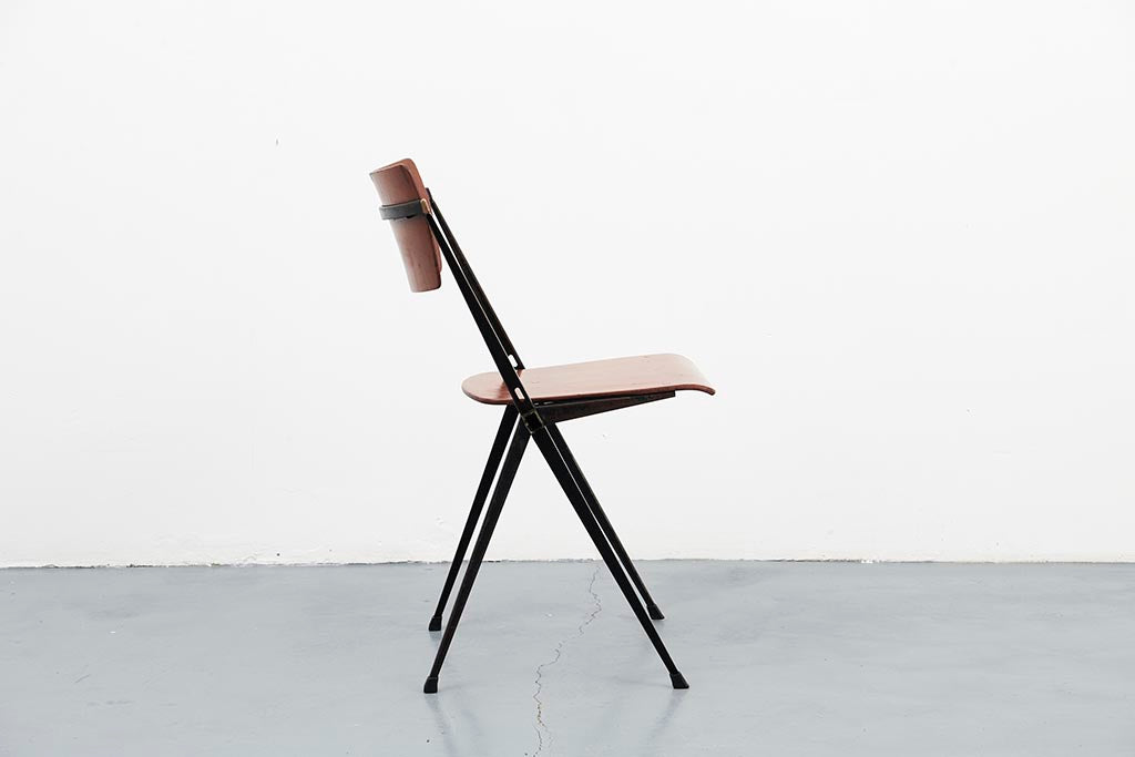 Chaise Pyramide de Wim Rietveld Cartel de Belleville