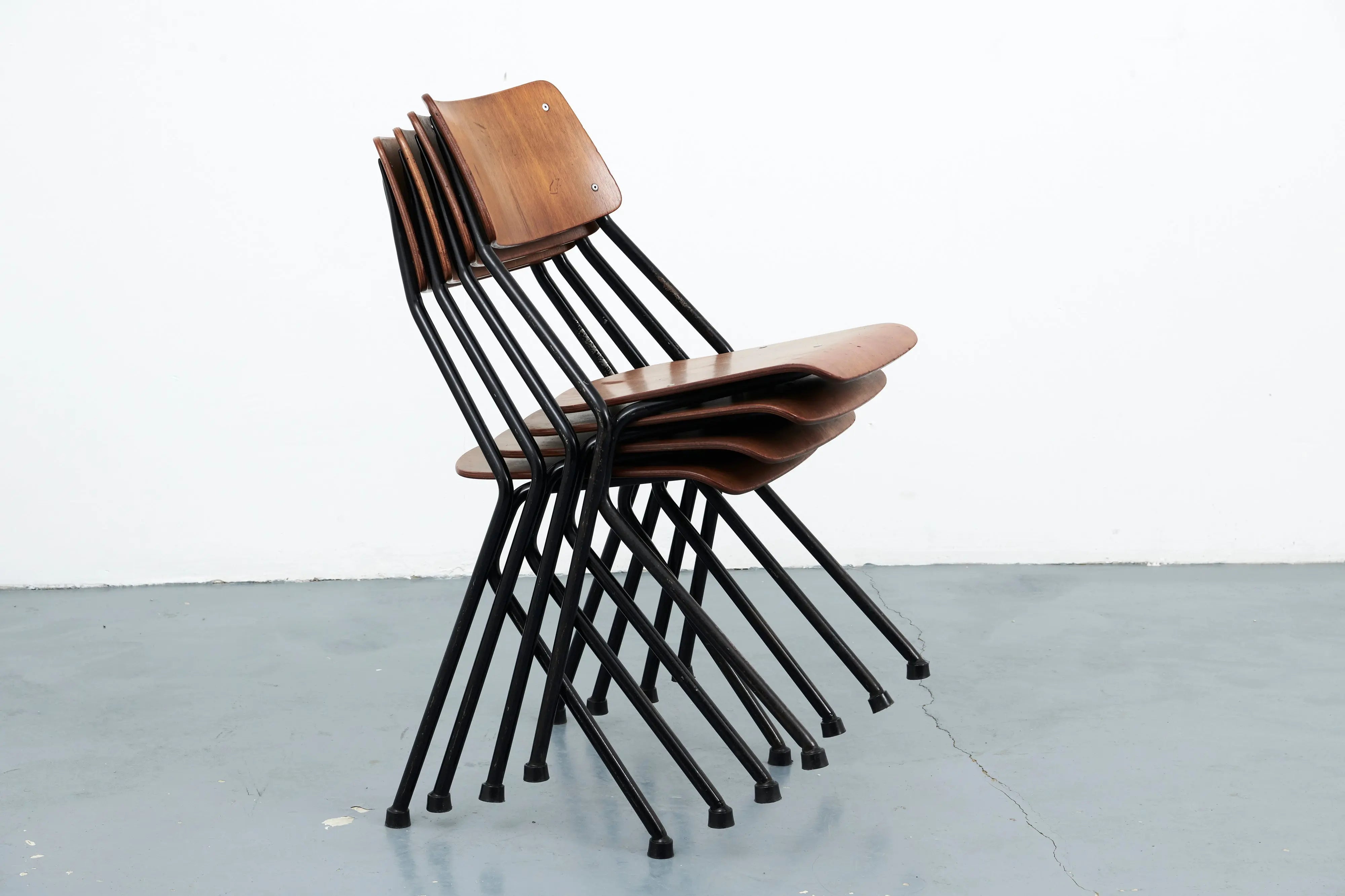 Chaise Contour de Ahrend Cirkel Cartel de Belleville