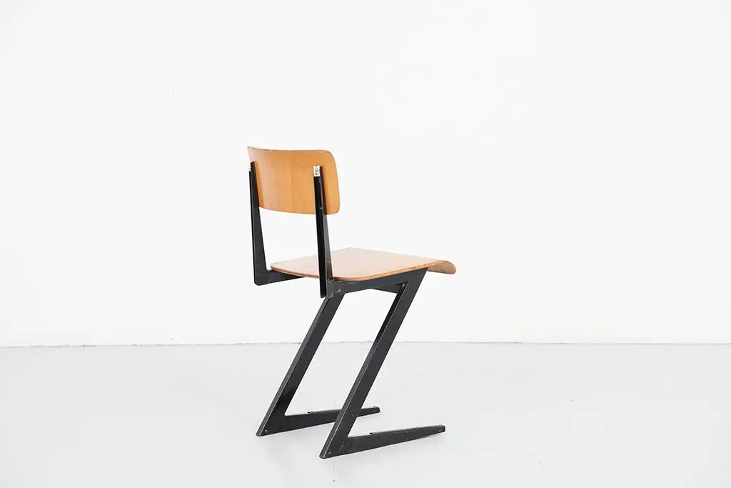 Chaise d'école zig zag chêne et noir Cartel de Belleville