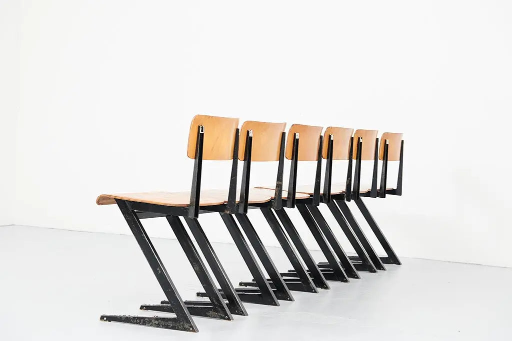 Chaise d'école zig zag chêne et noir Cartel de Belleville