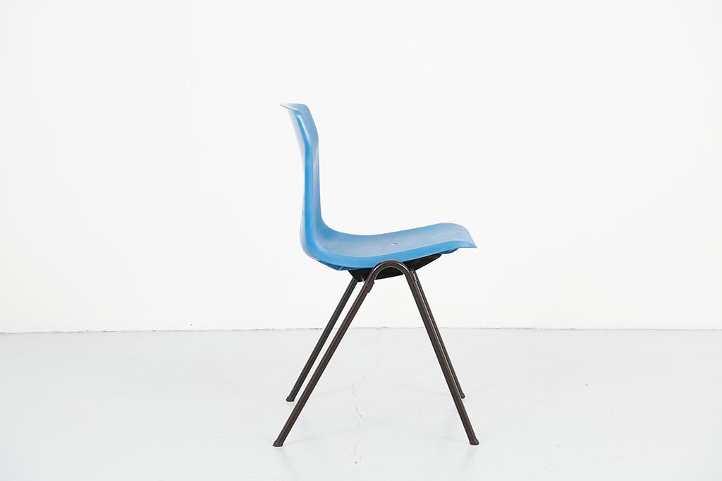 Chaise vintage Galvanitas S25 plastique bleu et marron