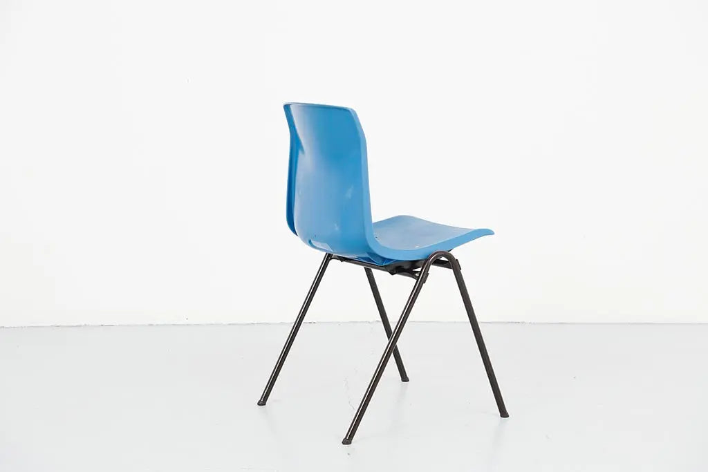 Chaise vintage Galvanitas S25 plastique bleu et marron Cartel de Belleville