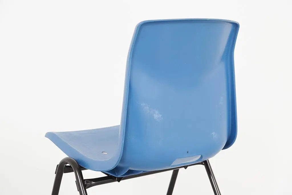 Chaise vintage Galvanitas S25 plastique bleu et marron Cartel de Belleville