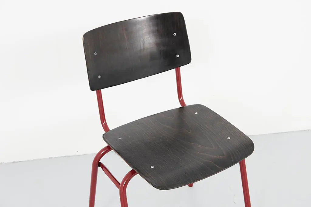 Chaise Ahrend ébène et carmin Cartel de Belleville