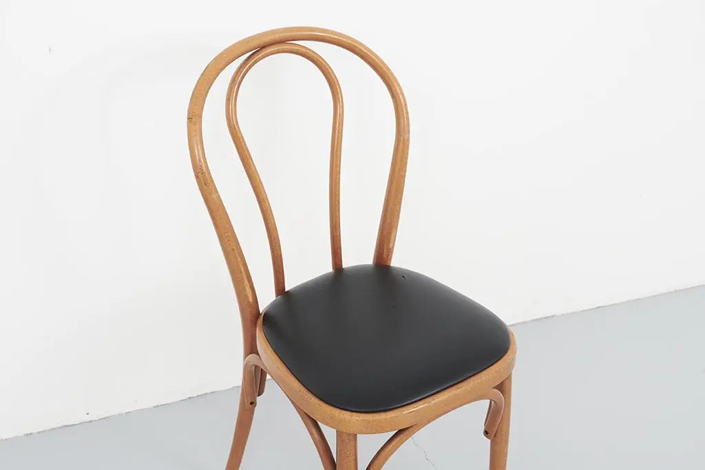 Chaise bistrot style Thonet chêne et noir Cartel de Belleville