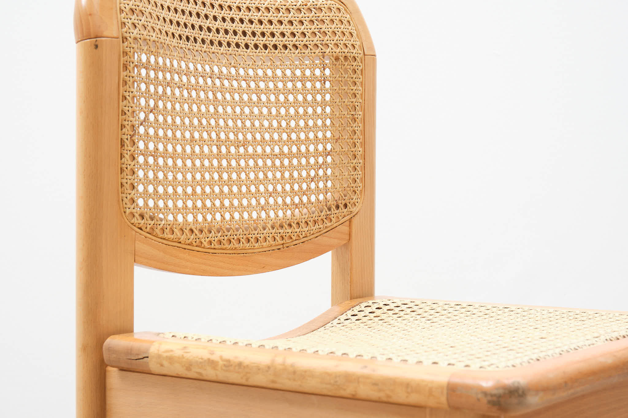 Chaise style scandinave cannage