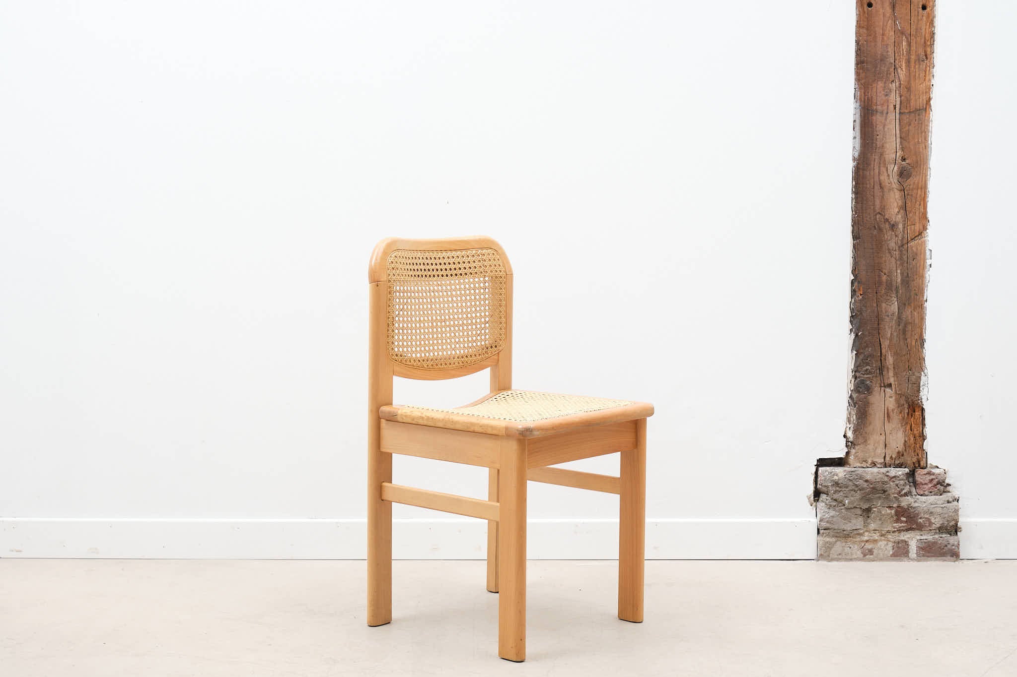 Chaise style scandinave cannage